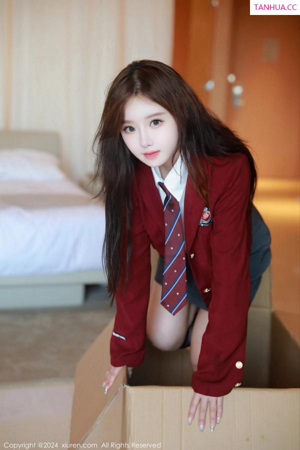   [XiuRen]高清写真图 2024.01.31 No.8044 小薯条nienie 性感美臀第4张图片